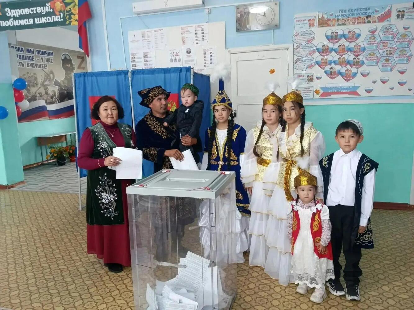 Фото Необычные избиратели Новосибирской области: семьи, национальные костюмы и 55 лет вместе 4