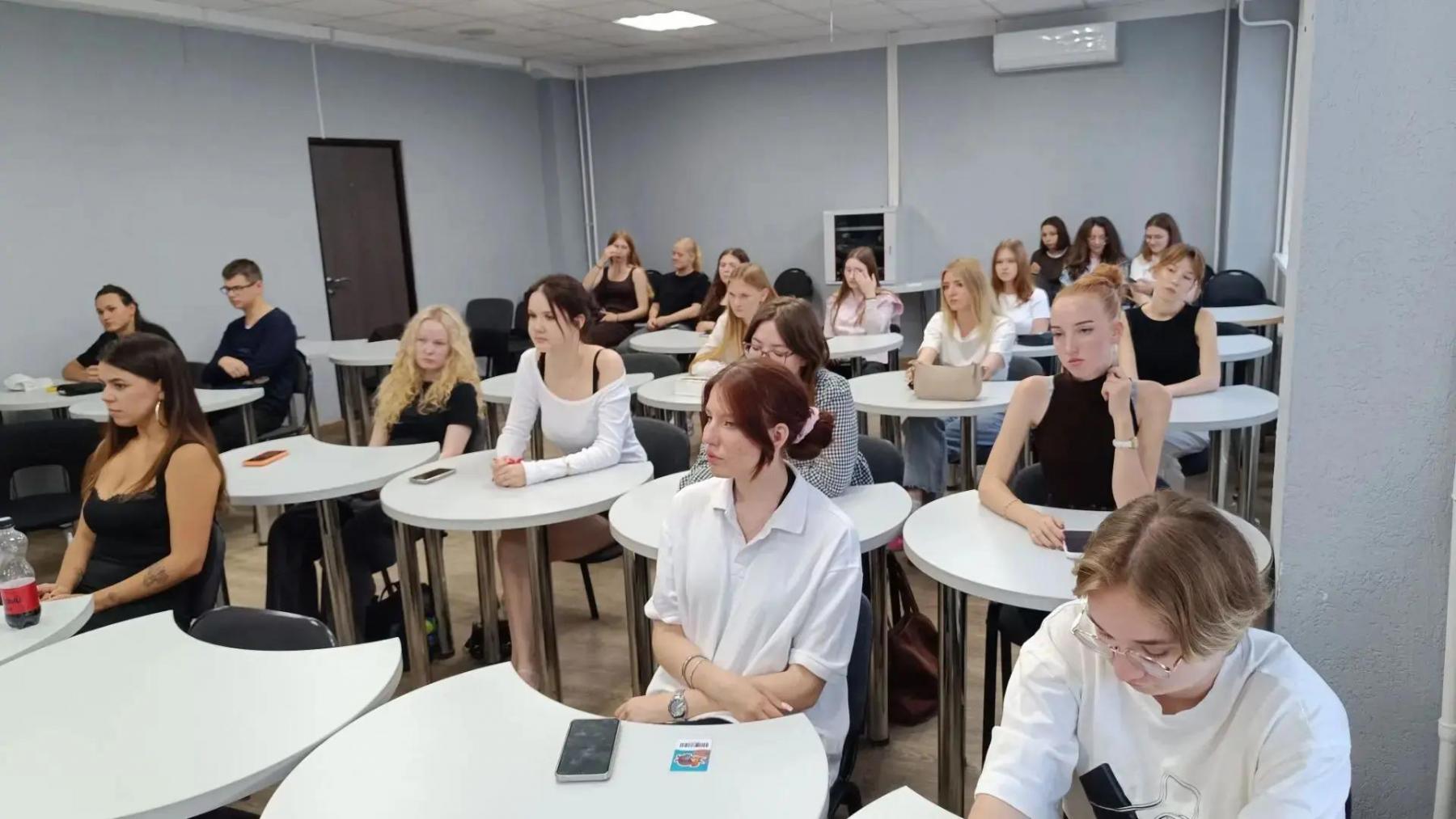 Фото В новосибирском педуниверситете прошла юбилейная встреча выпускников и первокурсников 2