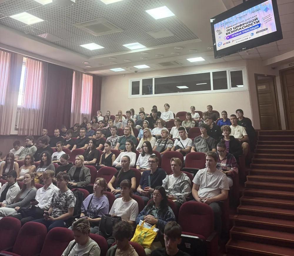 Фото Омский ГАУ стал площадкой проведения Евразийского диктанта по цифровой безопасности «Прививка от мошенников» 2 - Сиб.ФМ Фото Омский ГАУ стал площадкой проведения Евразийского диктанта по цифровой безопасности «Прививка от мошенников» 2