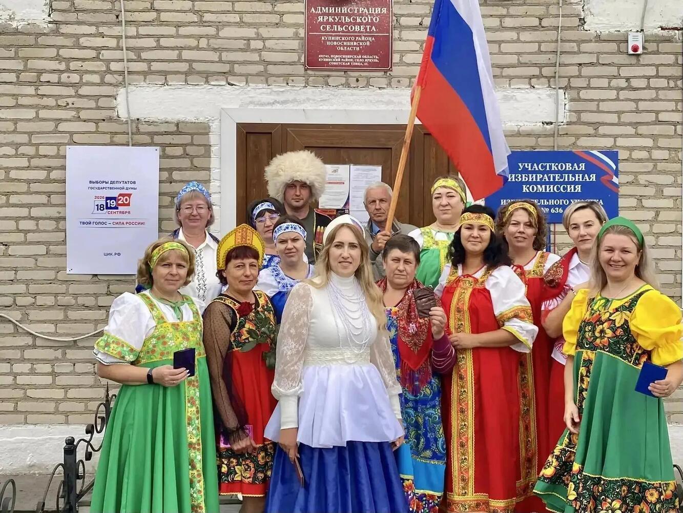 Фото Необычные избиратели Новосибирской области: семьи, национальные костюмы и 55 лет вместе 5