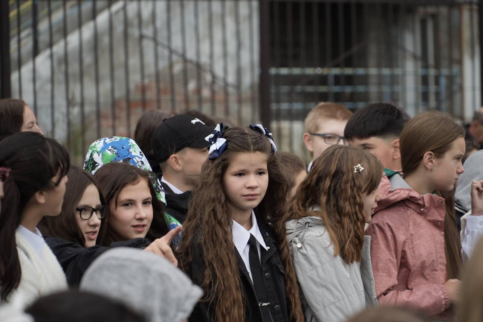 Фото В Новосибирске опубликовали кадры школьных линеек 1 сентября 9 - Сиб.ФМ Фото В Новосибирске опубликовали кадры школьных линеек 1 сентября 9