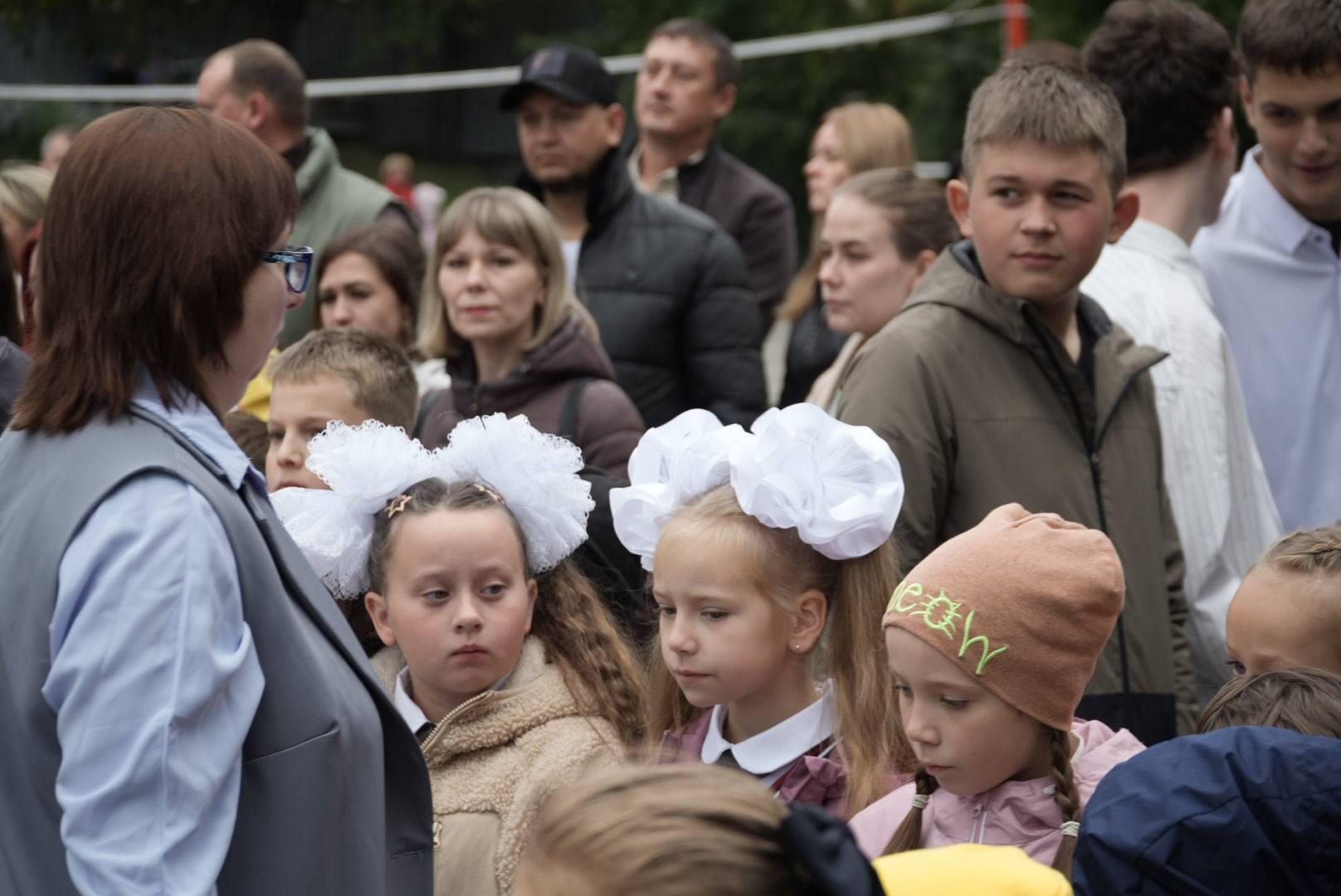 Фото В Новосибирске опубликовали кадры школьных линеек 1 сентября 5 - Сиб.ФМ Фото В Новосибирске опубликовали кадры школьных линеек 1 сентября 5