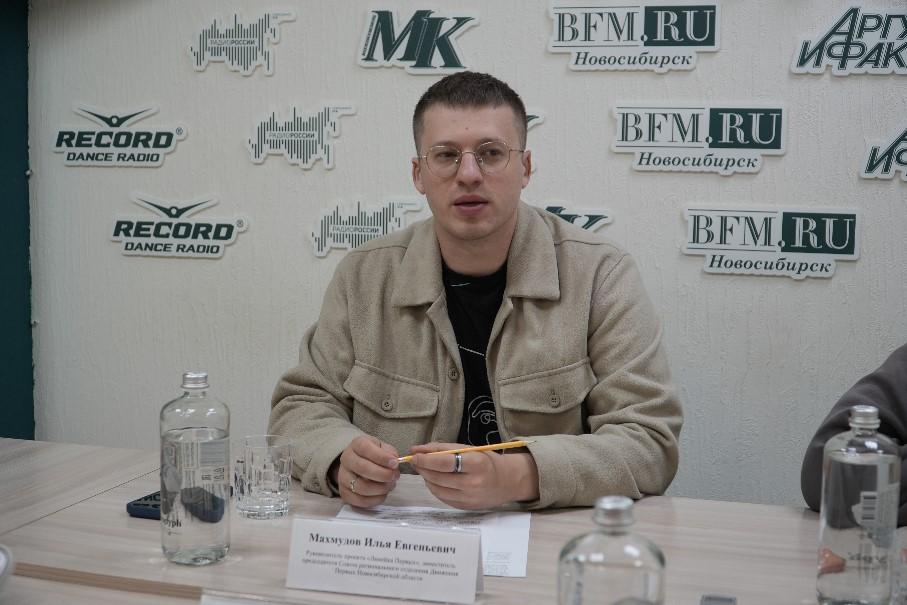 Фото Звёздные гости и 20 тысяч участников: «Линейка Первых» стала главным праздником для новосибирской молодёжи 3 - Сиб.ФМ Фото Звёздные гости и 20 тысяч участников: «Линейка Первых» стала главным праздником для новосибирской молодёжи 3
