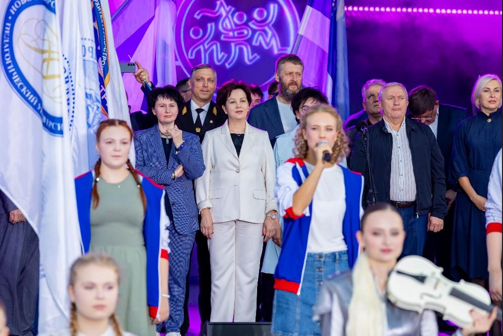 Фото Более 300 студентов СГУГиТ приняли участие в Параде российского студенчества в Новосибирске 2