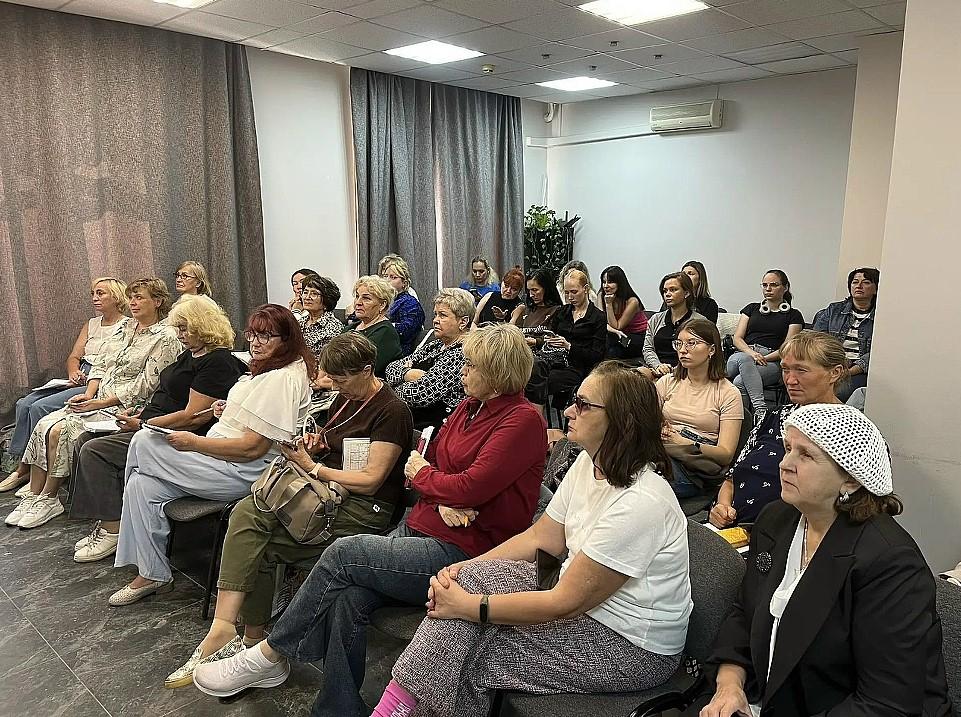 Фото ИИ в помощь НКО: участники школы «Активный город» освоили новые инструменты для создания контента 4 - Сиб.ФМ Фото ИИ в помощь НКО: участники школы «Активный город» освоили новые инструменты для создания контента 4