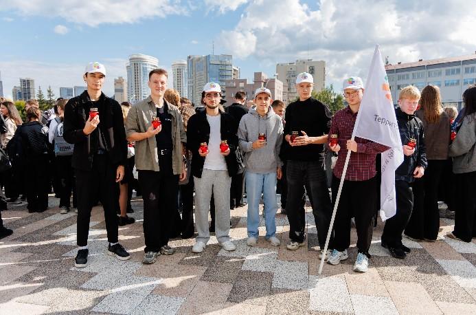 Фото Студенты СГУГиТ приняли участие в акции памяти «Помним Беслан» 2 - Сиб.ФМ Фото Студенты СГУГиТ приняли участие в акции памяти «Помним Беслан» 2
